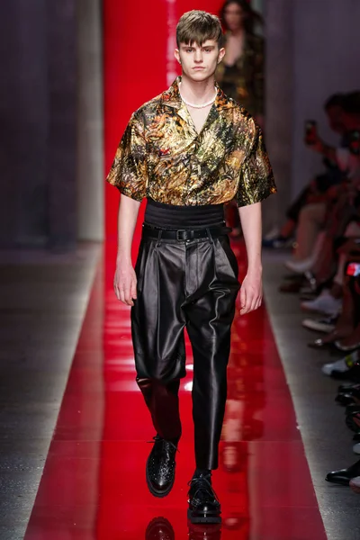 Look 32